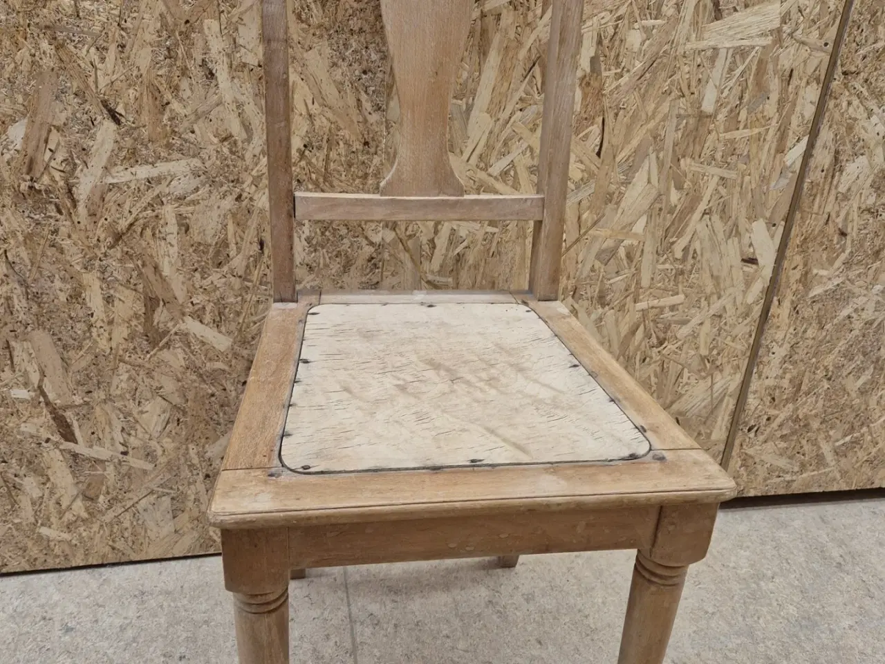 Billede 2 - Ældre spisestuestole/køkkenstole