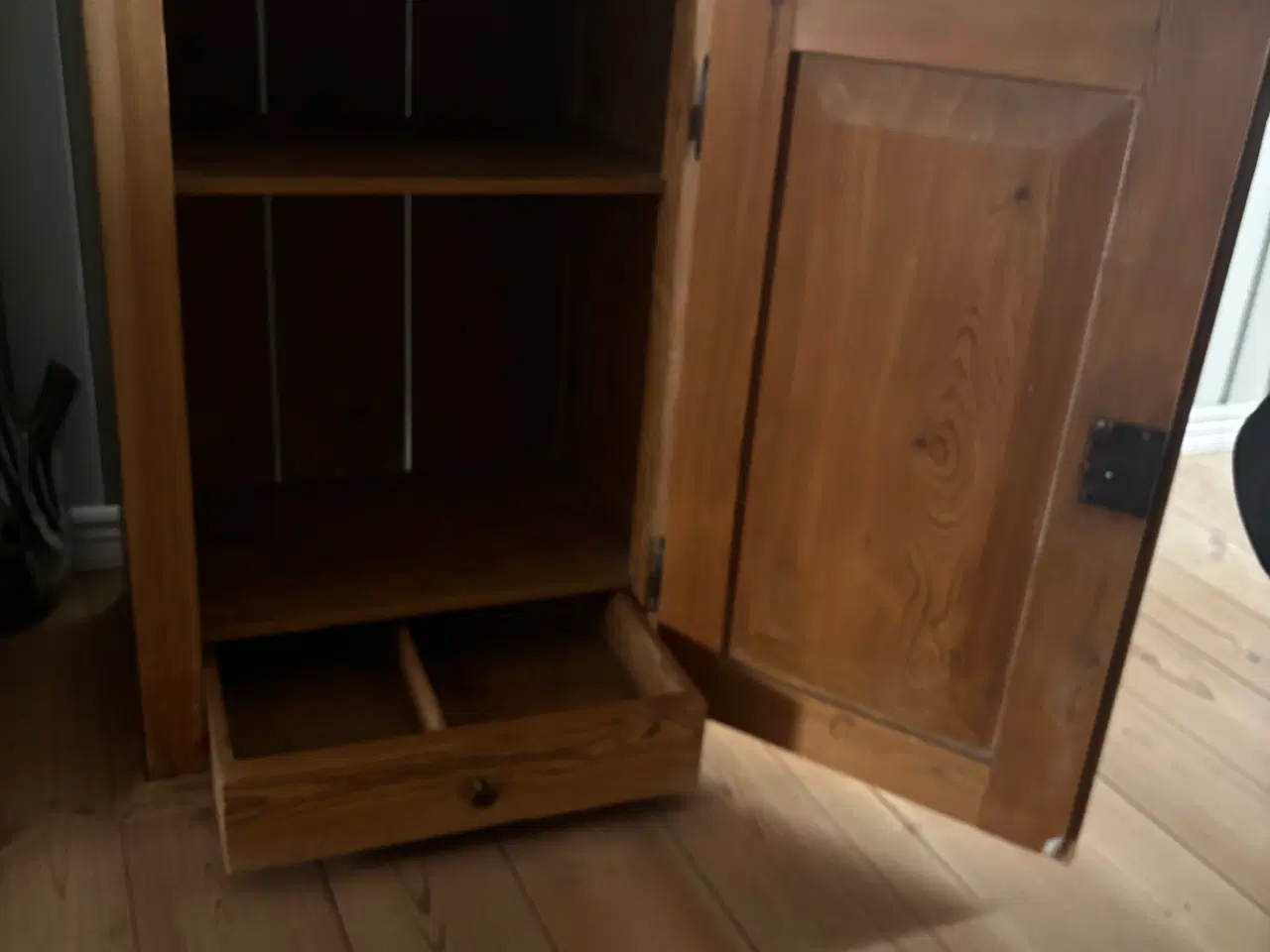 Billede 4 - Tobaksskab  over 100 år