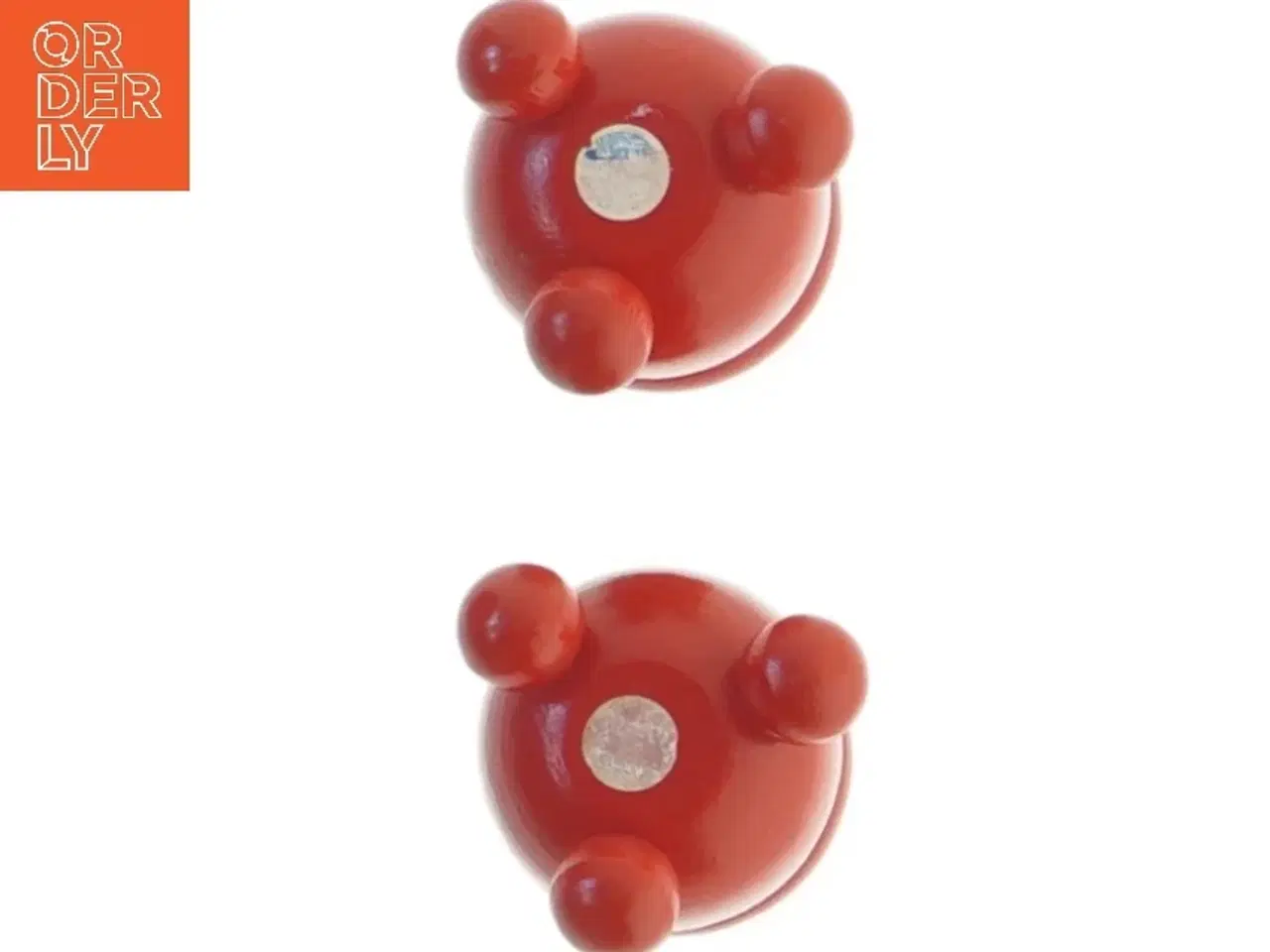 Billede 2 - Par røde lysestager med blomstermotiv (str. 7 cm)