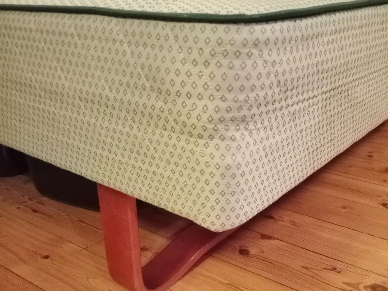 Billede 3 - Flot Comfort Line boxmadras 140x200 cm hvid