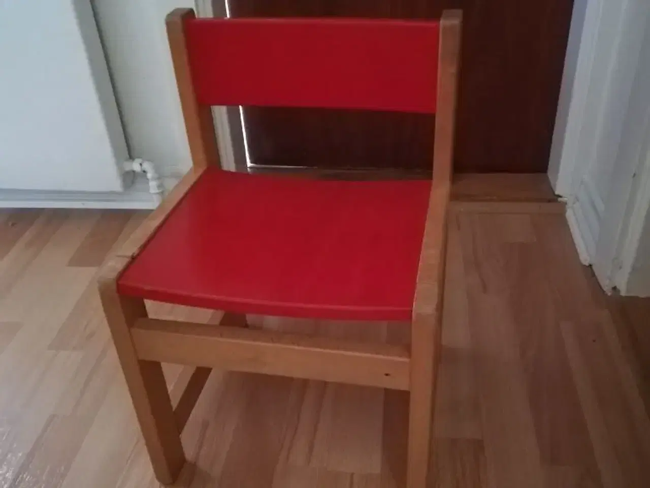 Billede 1 - Rød barne stol