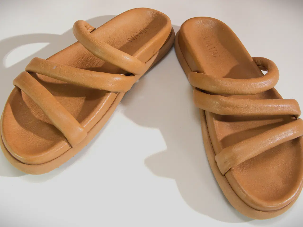 Billede 2 - VIAVAI lys brun sandal i skind