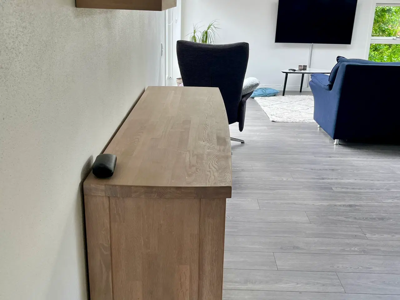 Billede 6 - Massiv kvalitets spisebord og skænk. 