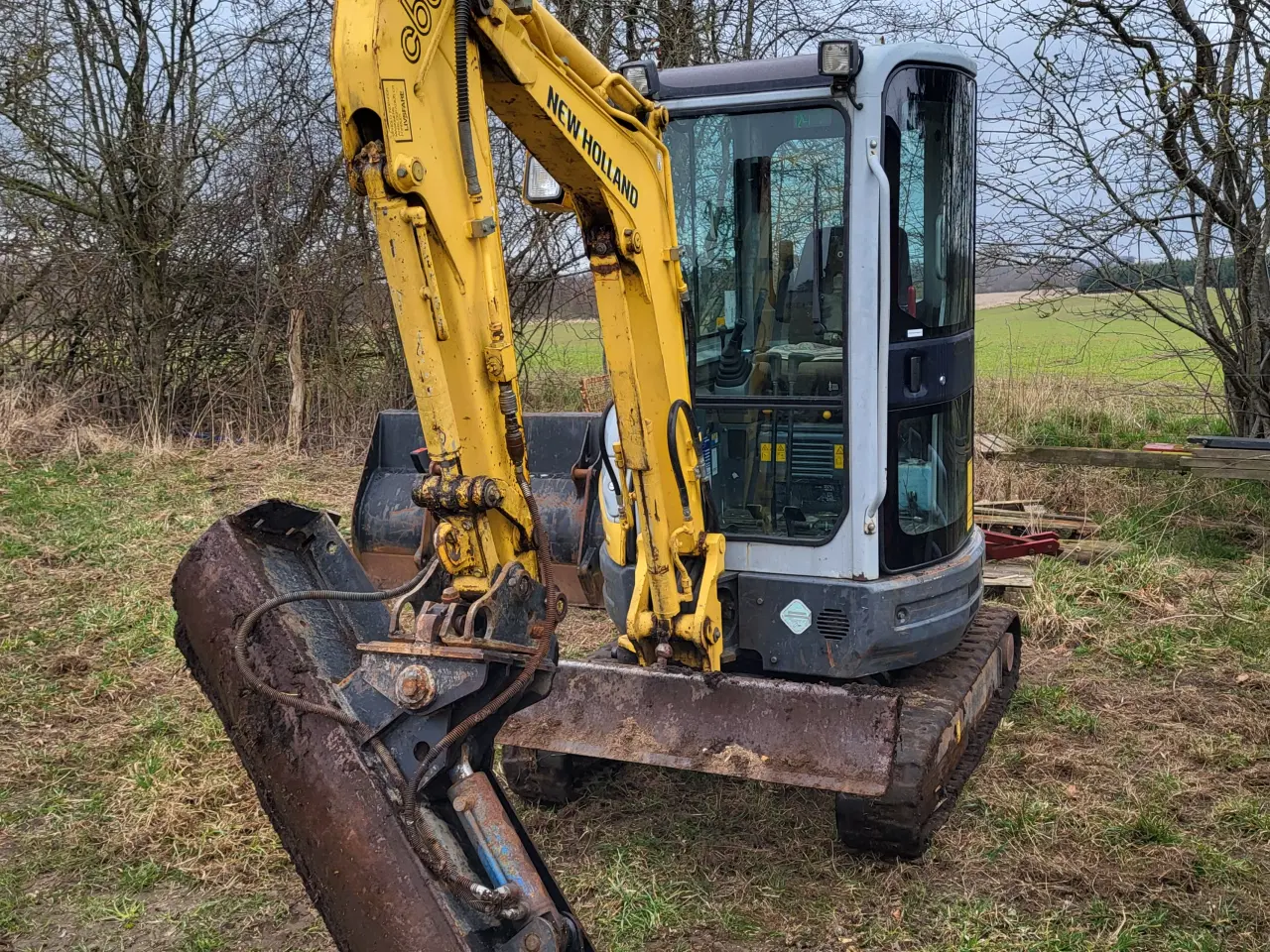 Billede 1 - New Holland minigraver, kan køres på trailer.