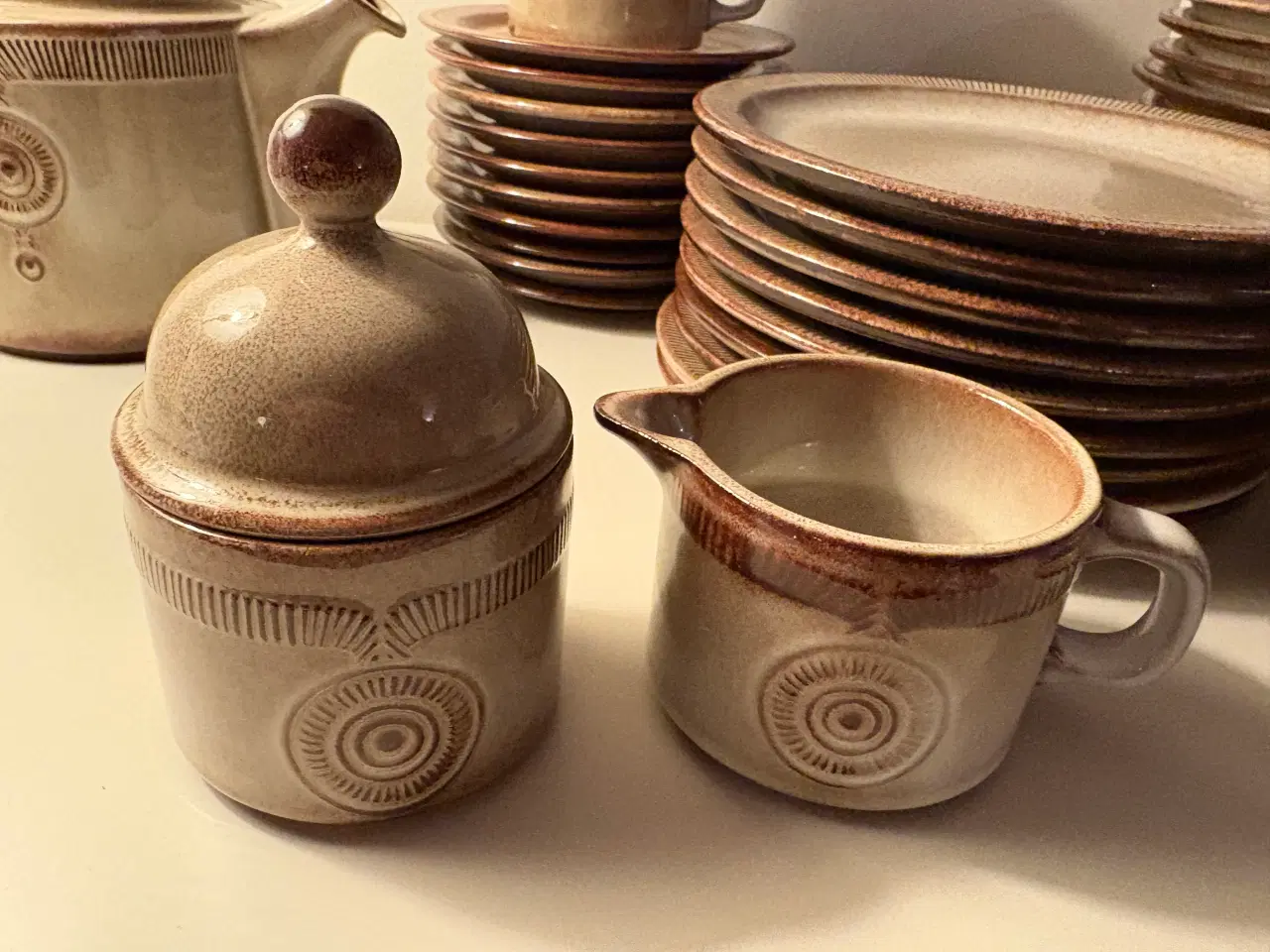 Billede 3 - Spise og kaffestel stentøj Medaillon