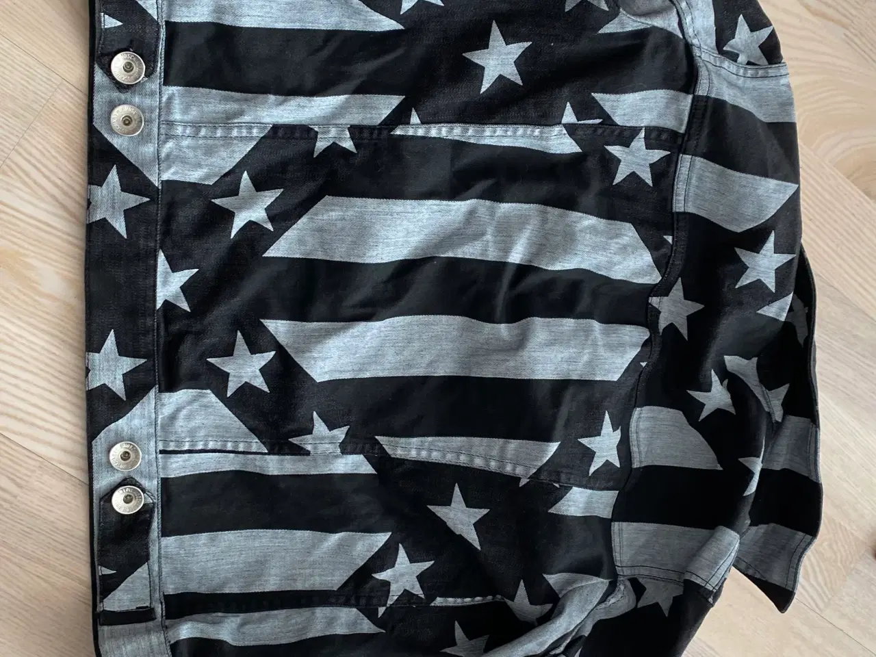 Billede 3 - Denim jakke Love Moschino som ny 