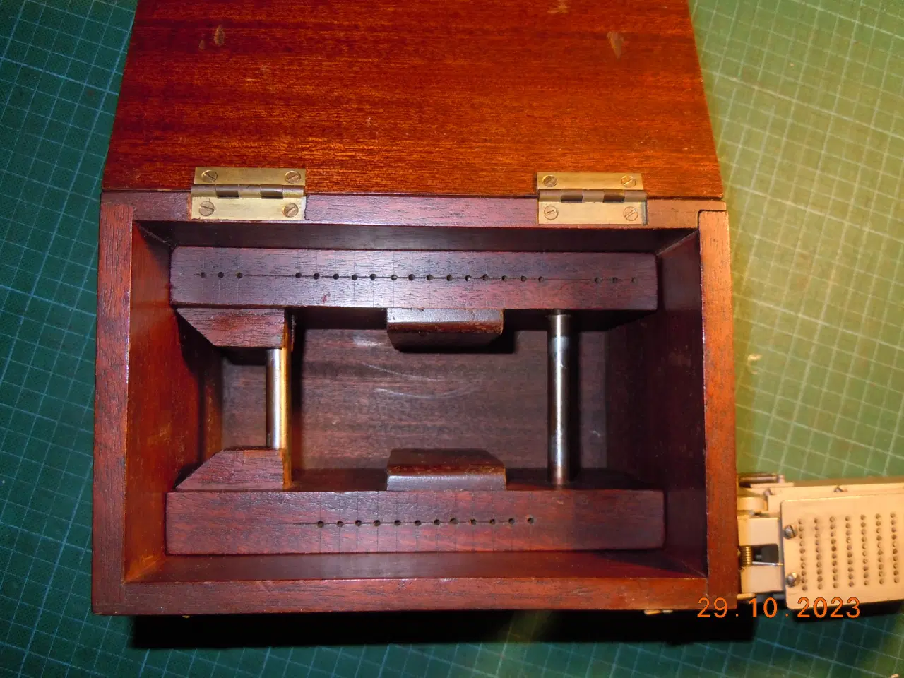 Billede 5 - Apparat i mahognikasse til ukendt formål.