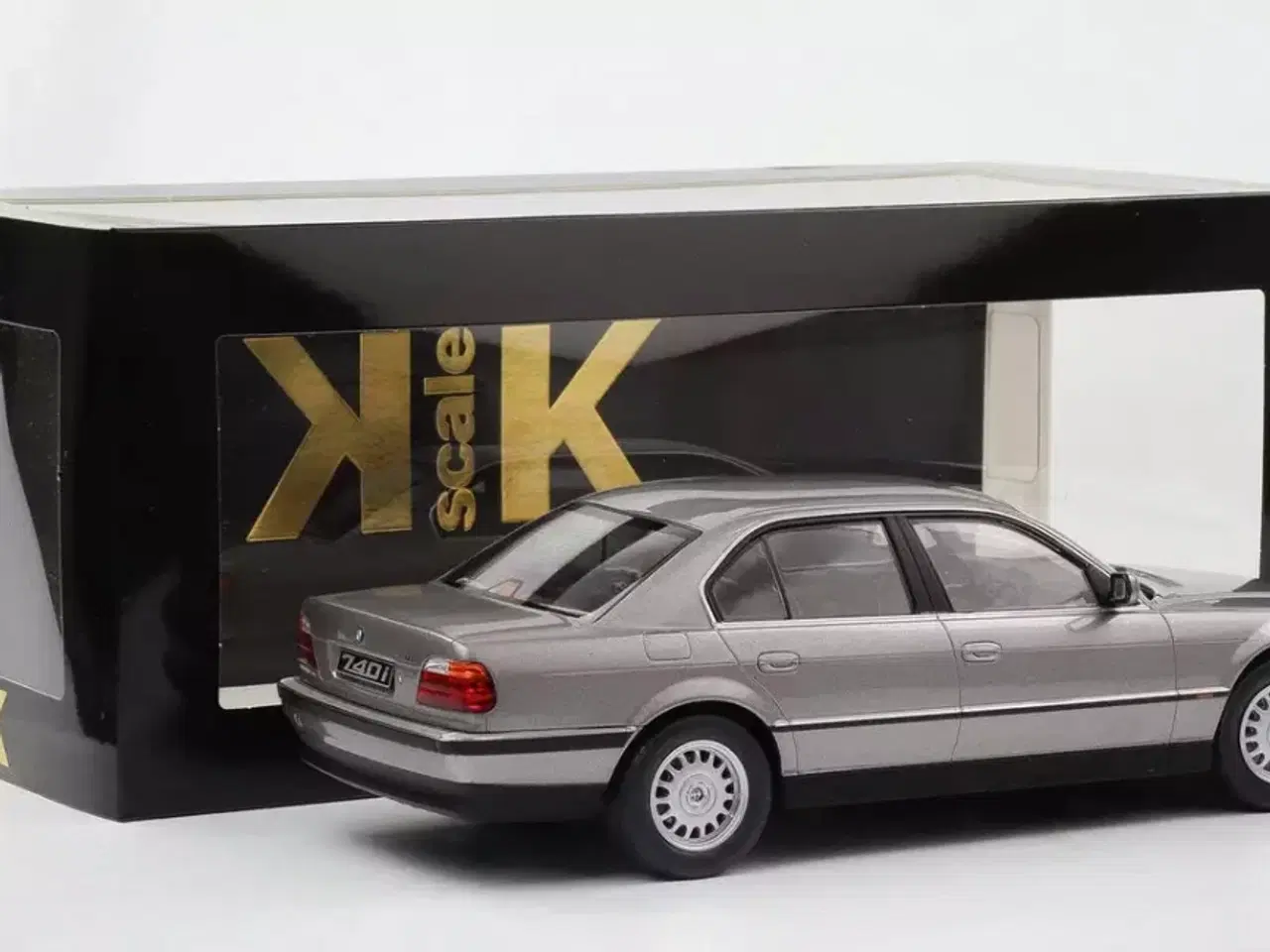 Billede 1 - 1:18 BMW 740i E38 1996