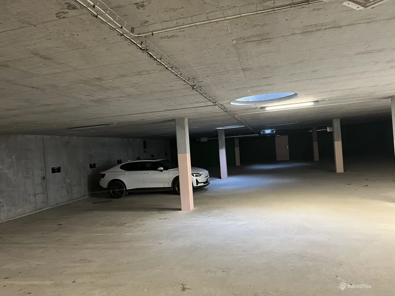 Billede 3 - 5stk. P- Pladser under ejendom ledig  på Strandlodsvej 3. 2300