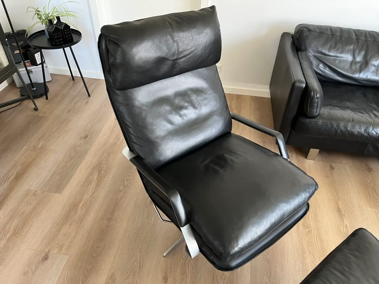 Billede 5 - Søren Lund SL330 Lænestol sort piemonte læder.