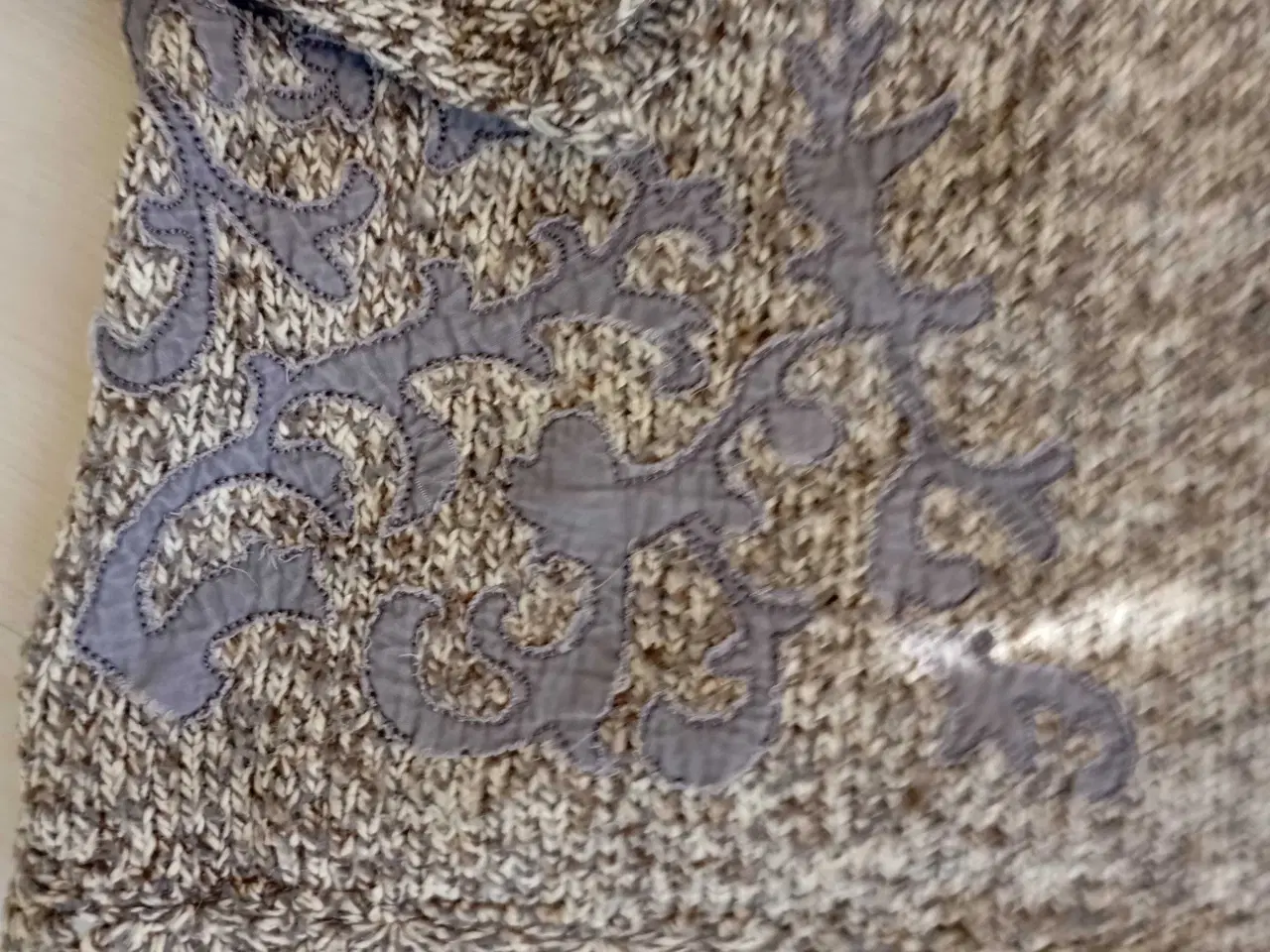 Billede 4 - Hættetrøje i strik. Str. L