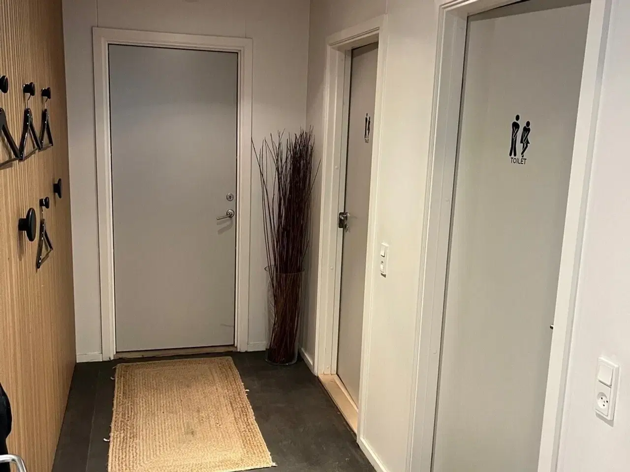 Billede 9 - Lager med pænt kontor