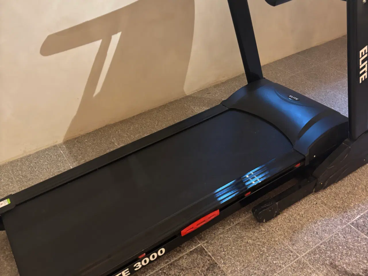 Billede 2 - Komplet hjemmetræningsudstyr med løbebånd, motions