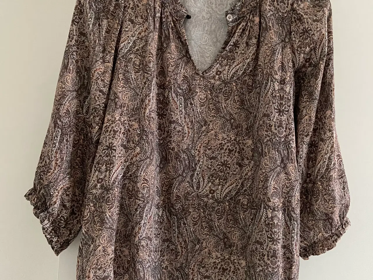 Billede 1 - 2-BIZ bluse i brunlige nuancer