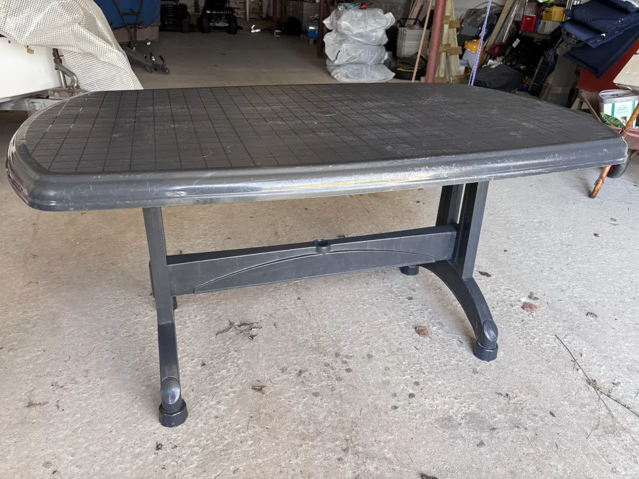 Billede 1 - Slidt campingbord men stabilt