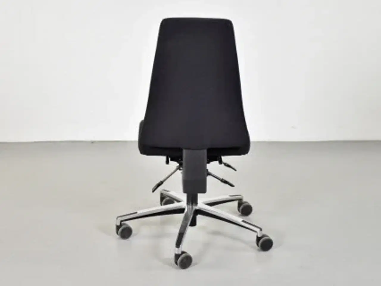 Billede 3 - Duba b8 kontorstol med høj ryg, sort polster og blankt stel