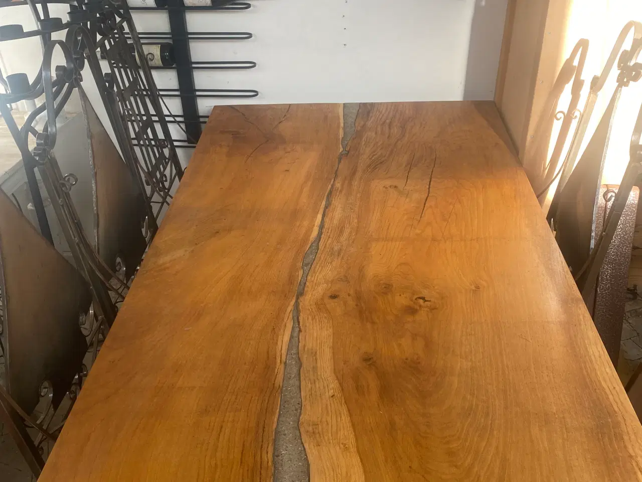 Billede 1 - Spise bord egetræ med beton epoxy