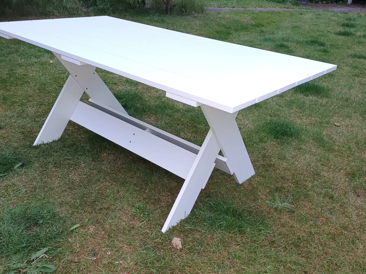 Billede 3 - Hvidt HAY Crate havebord i fyrretræ