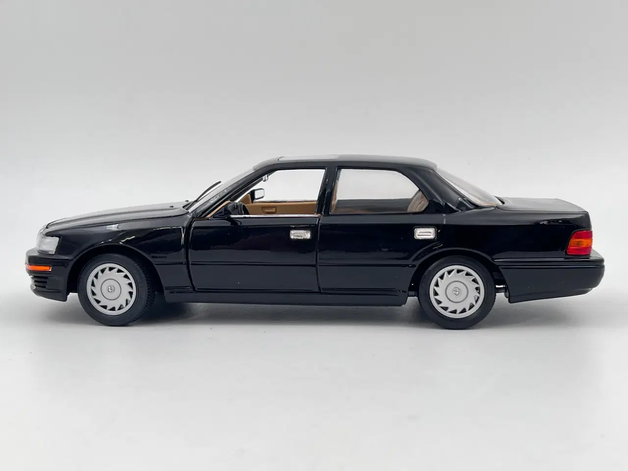 Billede 3 - 1989 Lexus LS400 1:18 