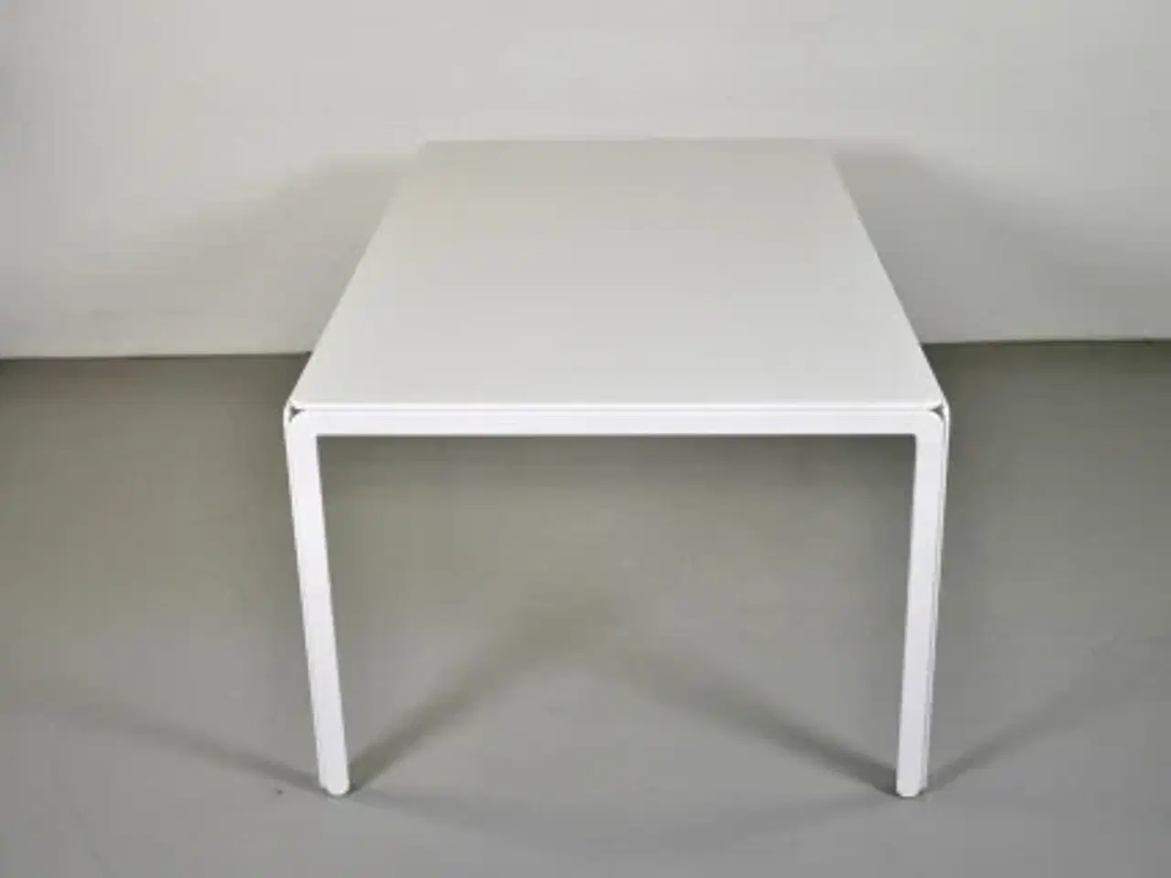 Billede 2 - Montana djob konferencebord i hvid med hvidt stel