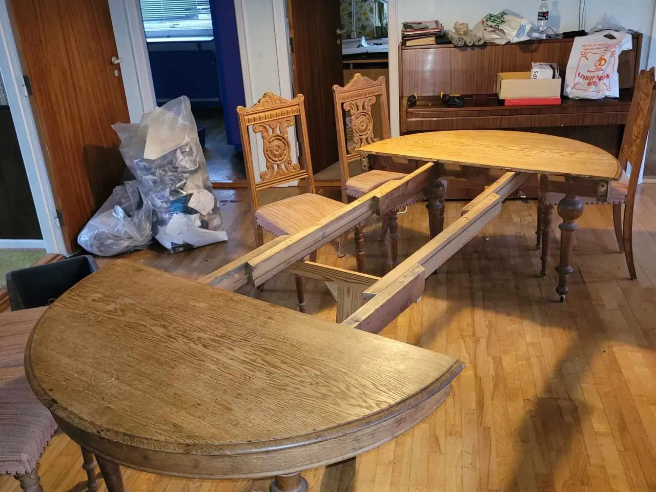 Billede 4 - Antik spisebord med 6 stole 