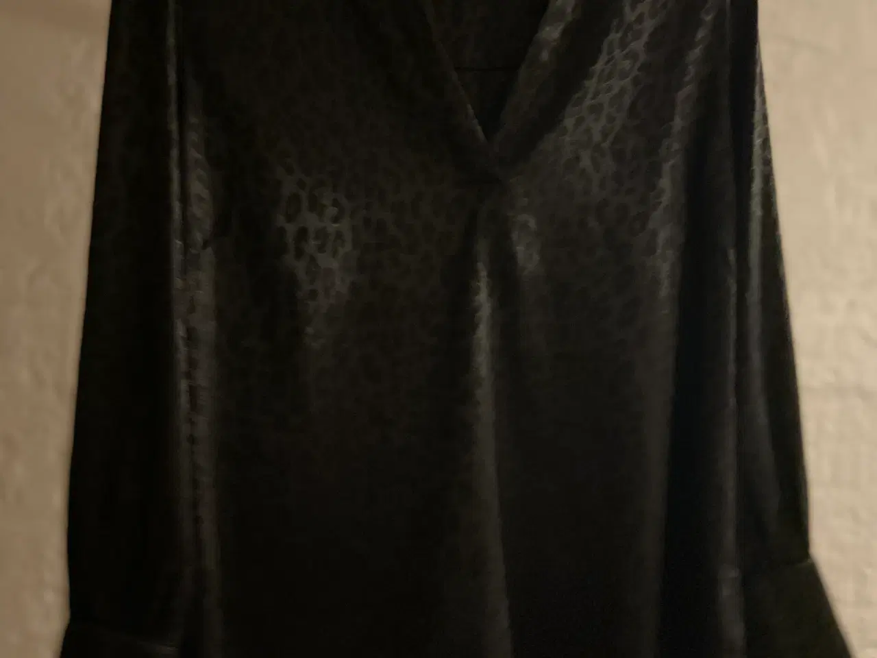 Billede 1 - Neo Noir bluse i jacquard mønster 