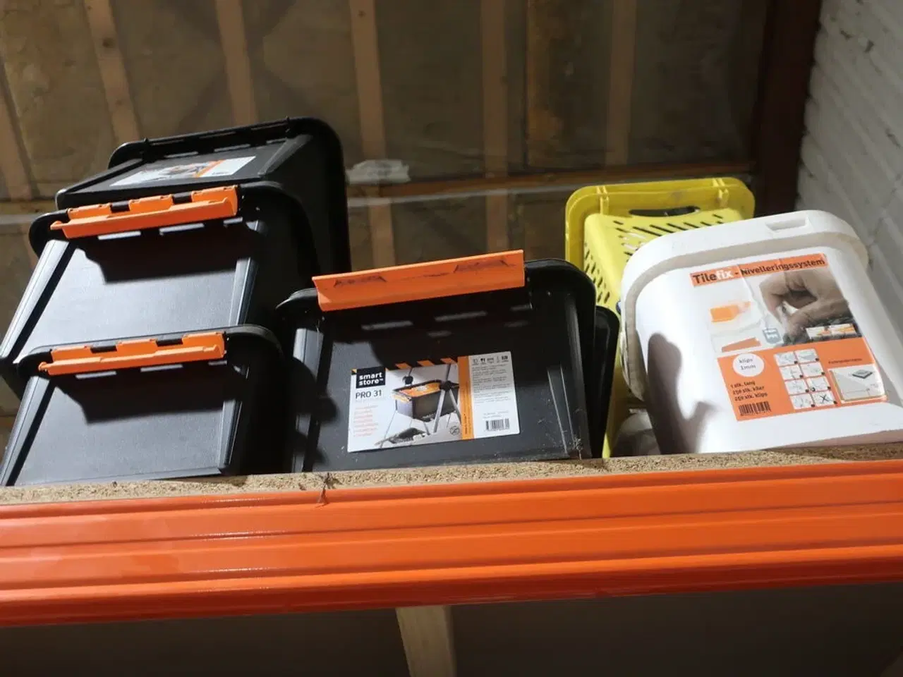 Billede 14 - Lagerreol med div. Værktøj og varelager