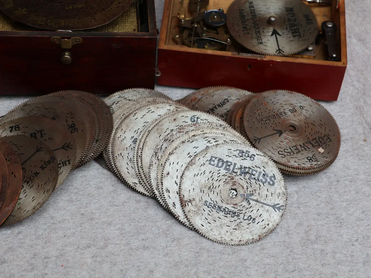 Billede 7 - Gl Gramophone og 2 stk gl musikbokse. 
