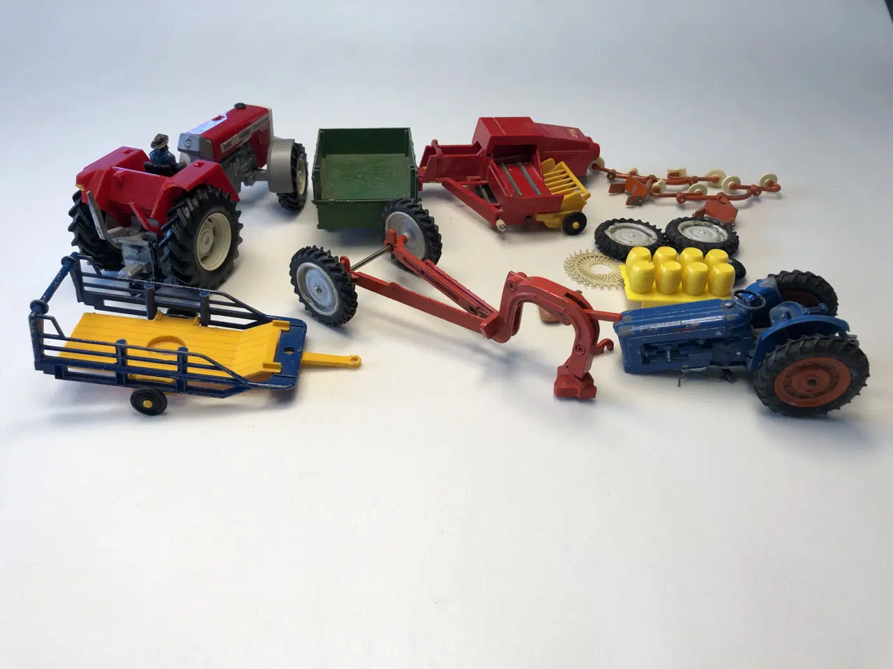 Billede 5 - BRITAINS...TRAKTOR og REDSKABER