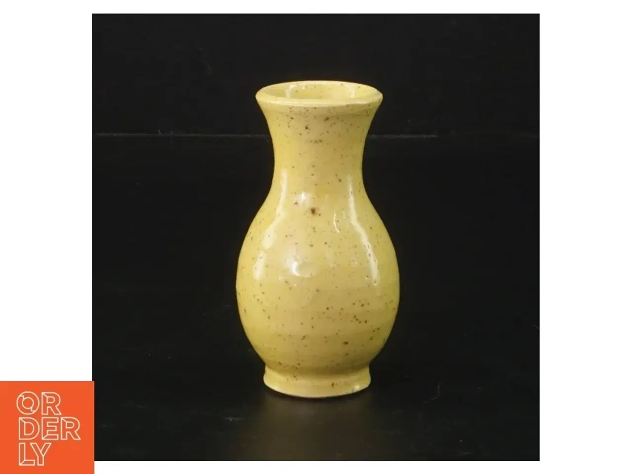 Billede 2 - Gul vase (str. H. 9 cm. ø. 5,5 cm)