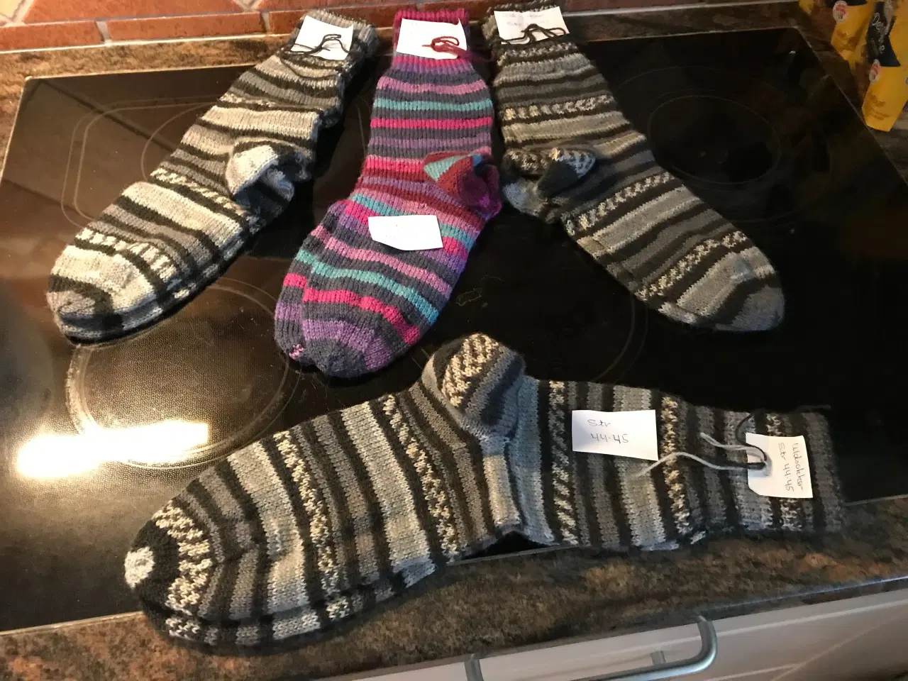 Billede 10 - Hjemmestrikkede  uld sokker