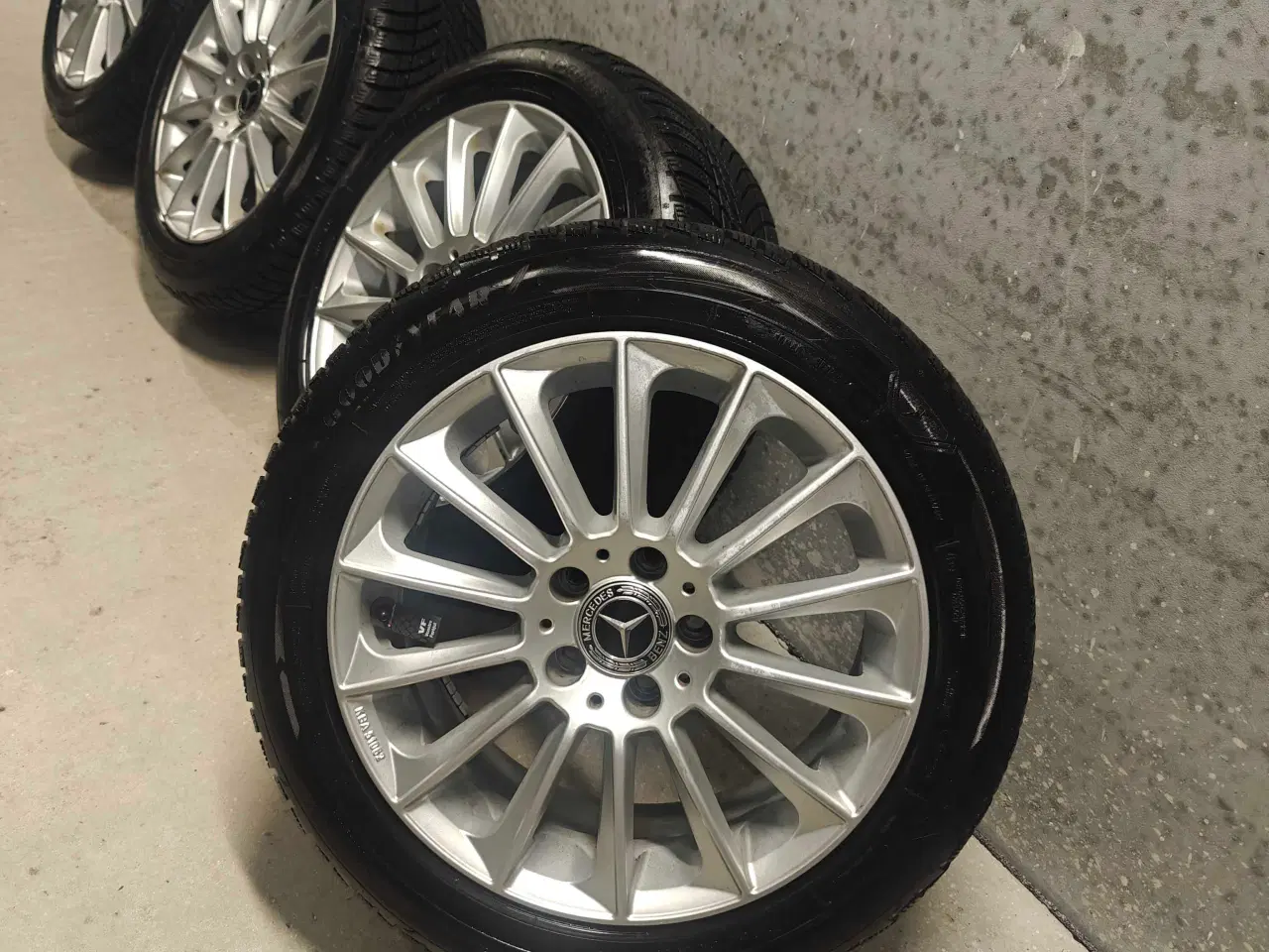 Billede 2 - Vinterdæk Mercedes 5x112 -225/50R17 - Nye dæk