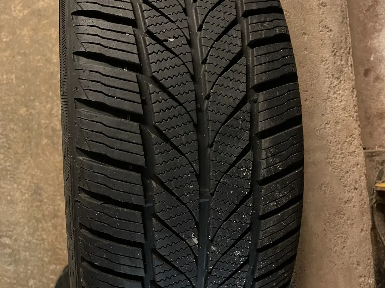 Billede 4 - Alu fælge med dæk