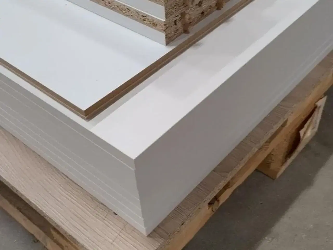 Billede 6 - 4 stk. usamlet underskabe H: 70,4 x B: 50 x D: 58,1 med 4 hylder