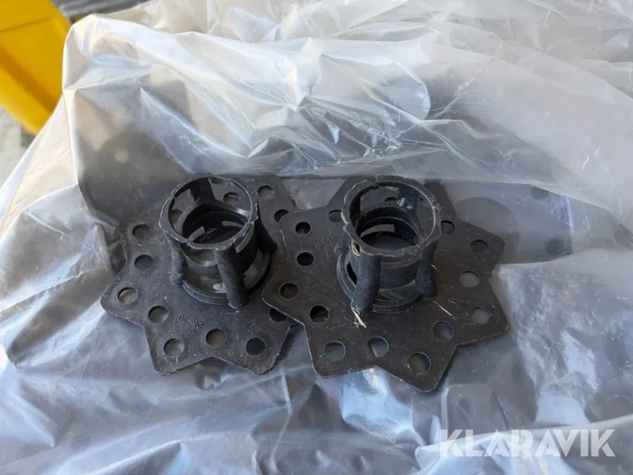 Billede 6 - Blandet lot 14 murebaljer, sprøjte, opklodsning til jernarmering og kasse