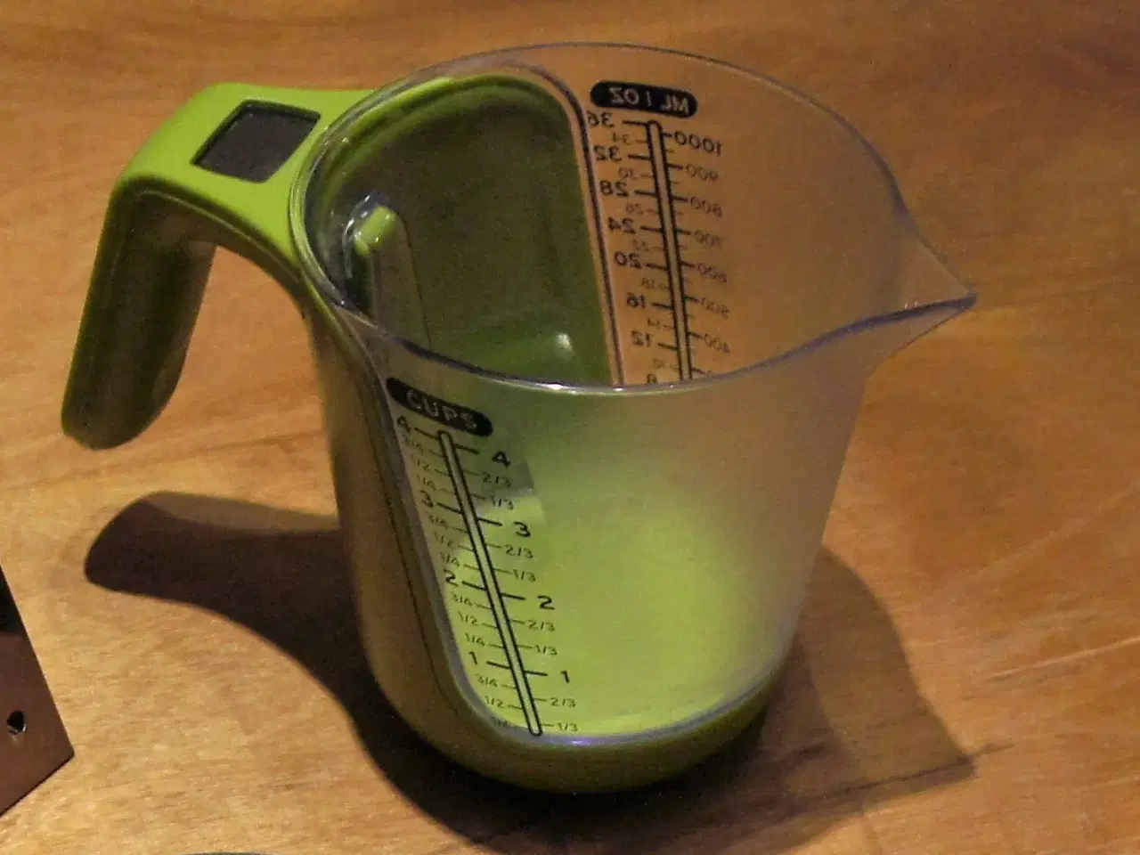 Billede 1 - Liter/decilitermål med indbygget vægt