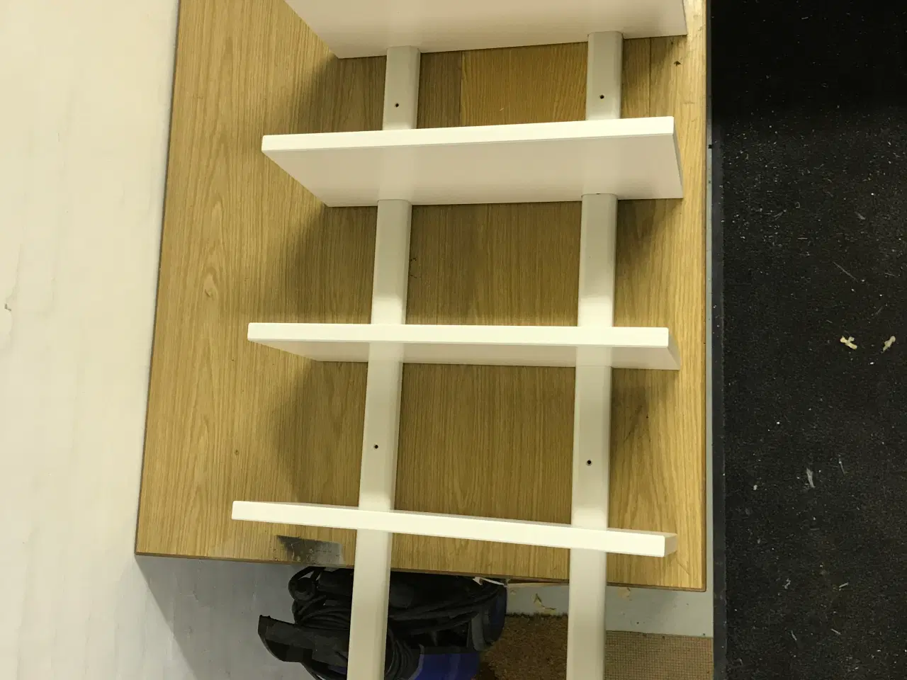 Billede 1 - Enkel reol i hvidt træ