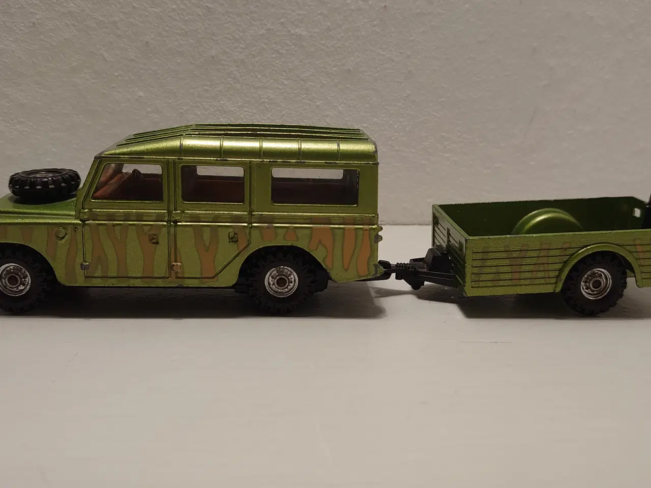 Billede 1 - Corgi WB 109 Land Rover med trailer. 1:36
