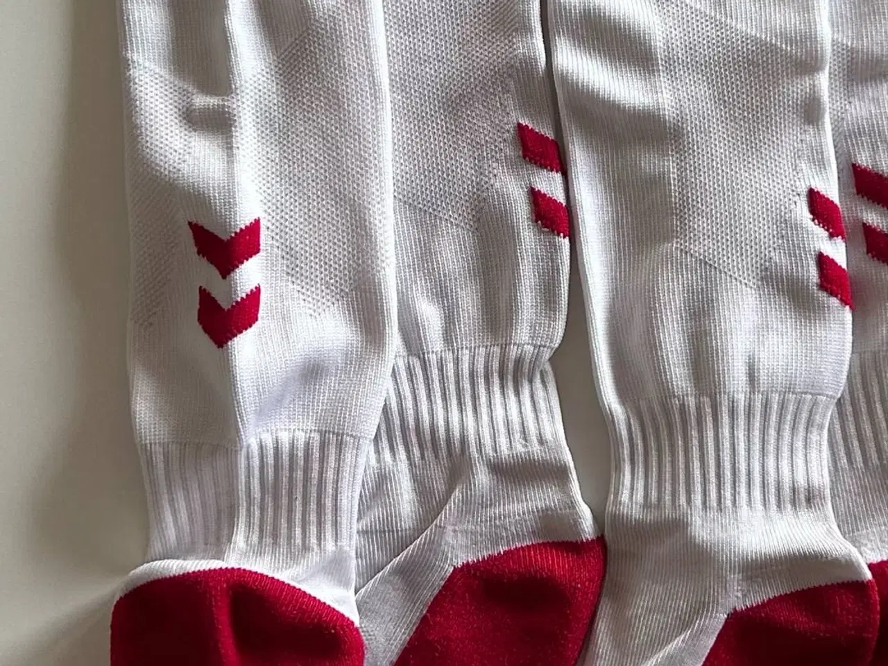 Billede 3 - hummel Element fodboldstrømper, str. 35-38 - 4 par