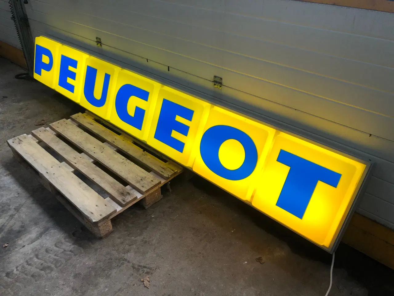 Billede 2 - Stort Peugeot lysskilt - Over 3 meter