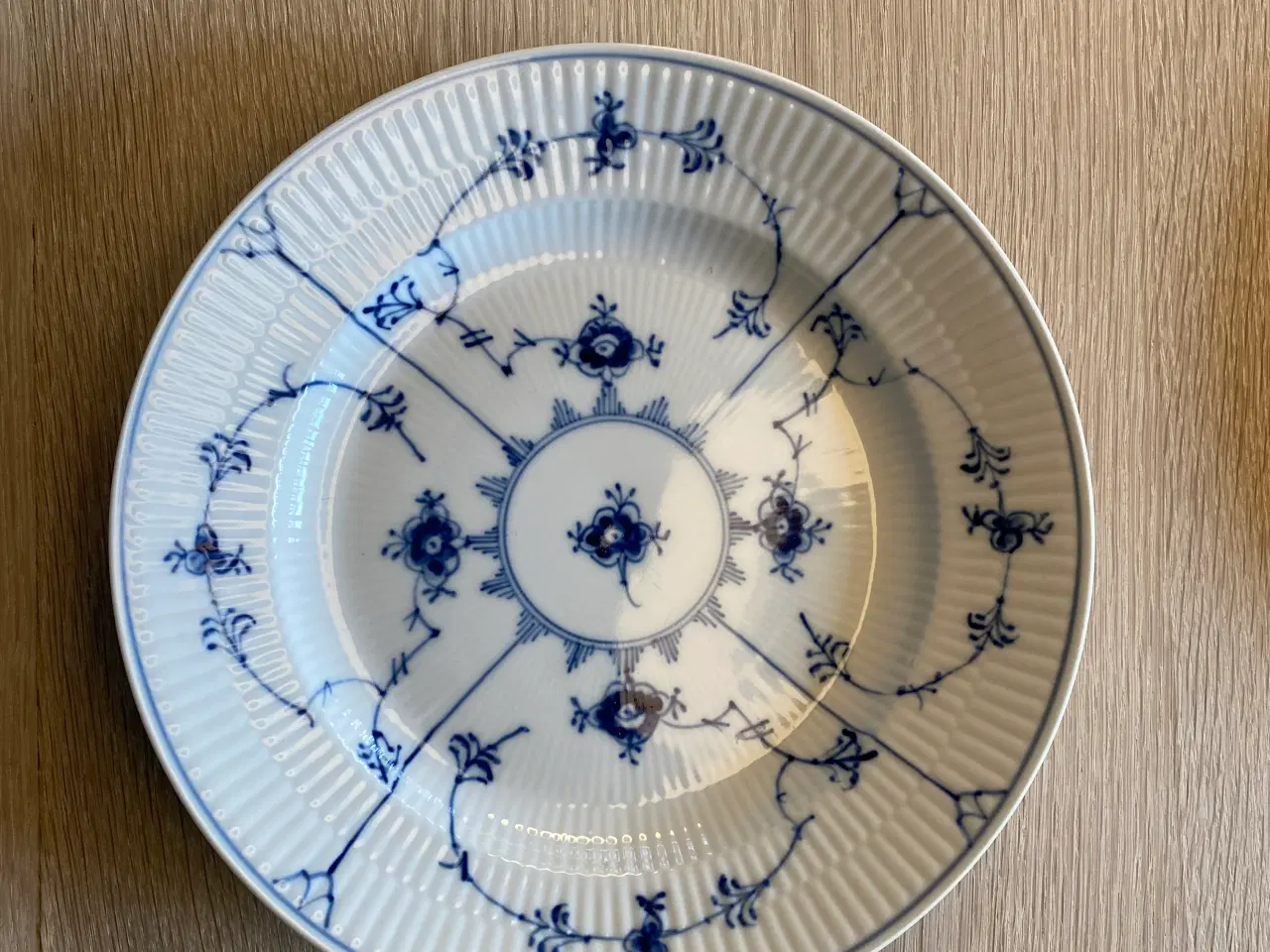 Billede 3 - Musselmalet riflet - Middagstallerkener