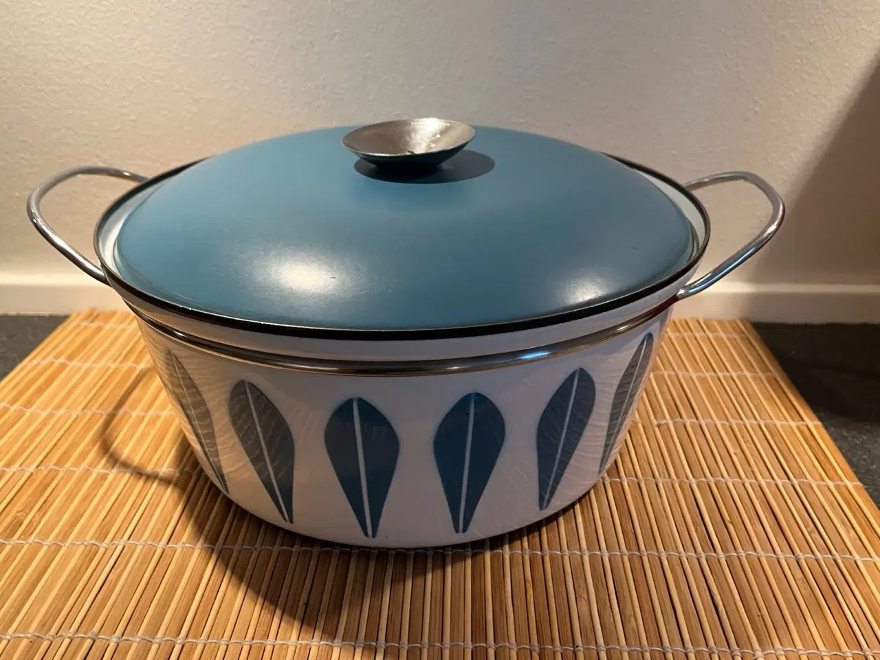 Billede 1 - Stor gryde i serien fra Cathrineholms Lotusserie