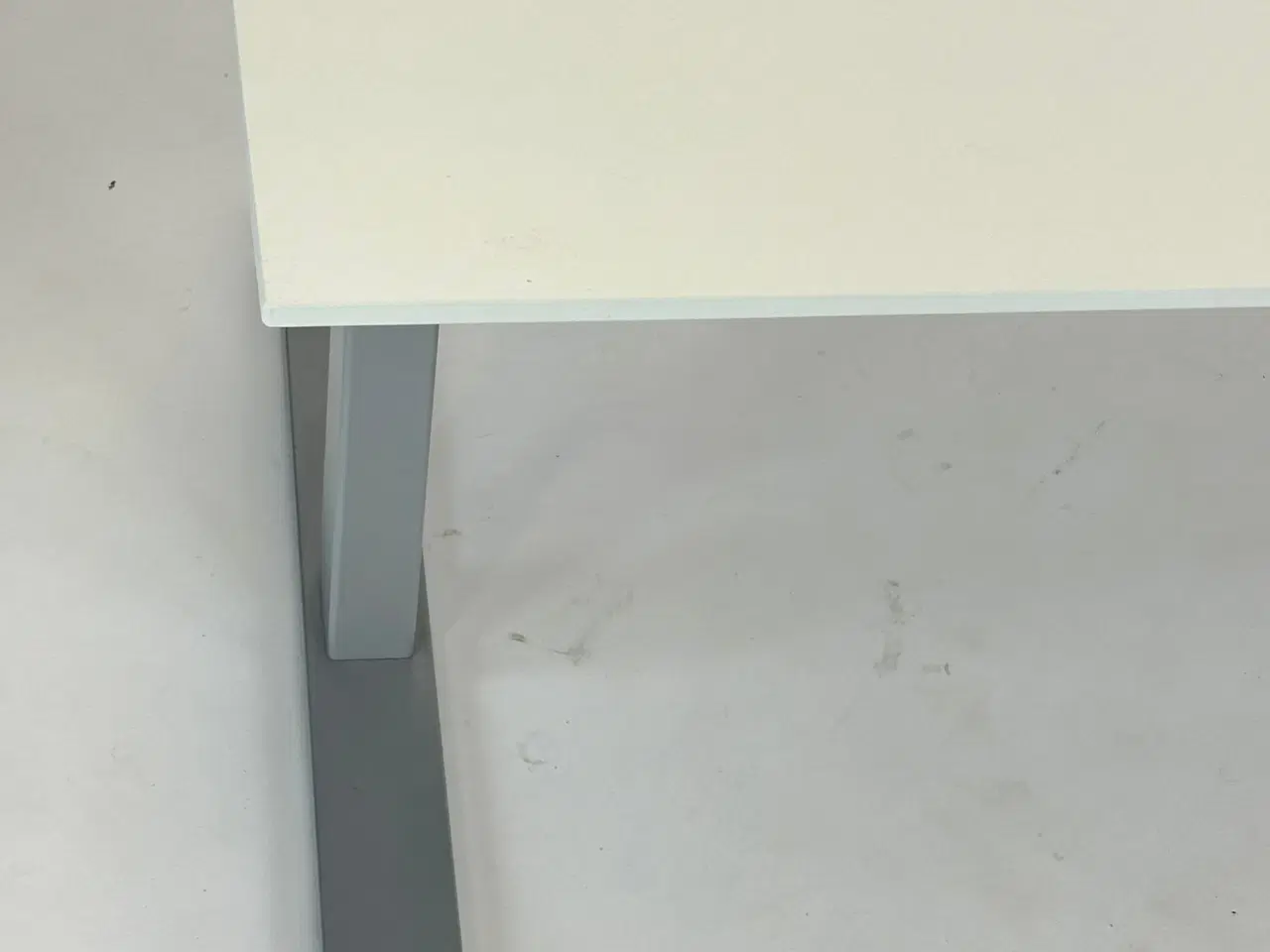 Billede 3 - Hæve-/sænkebord 140x80 - Linak