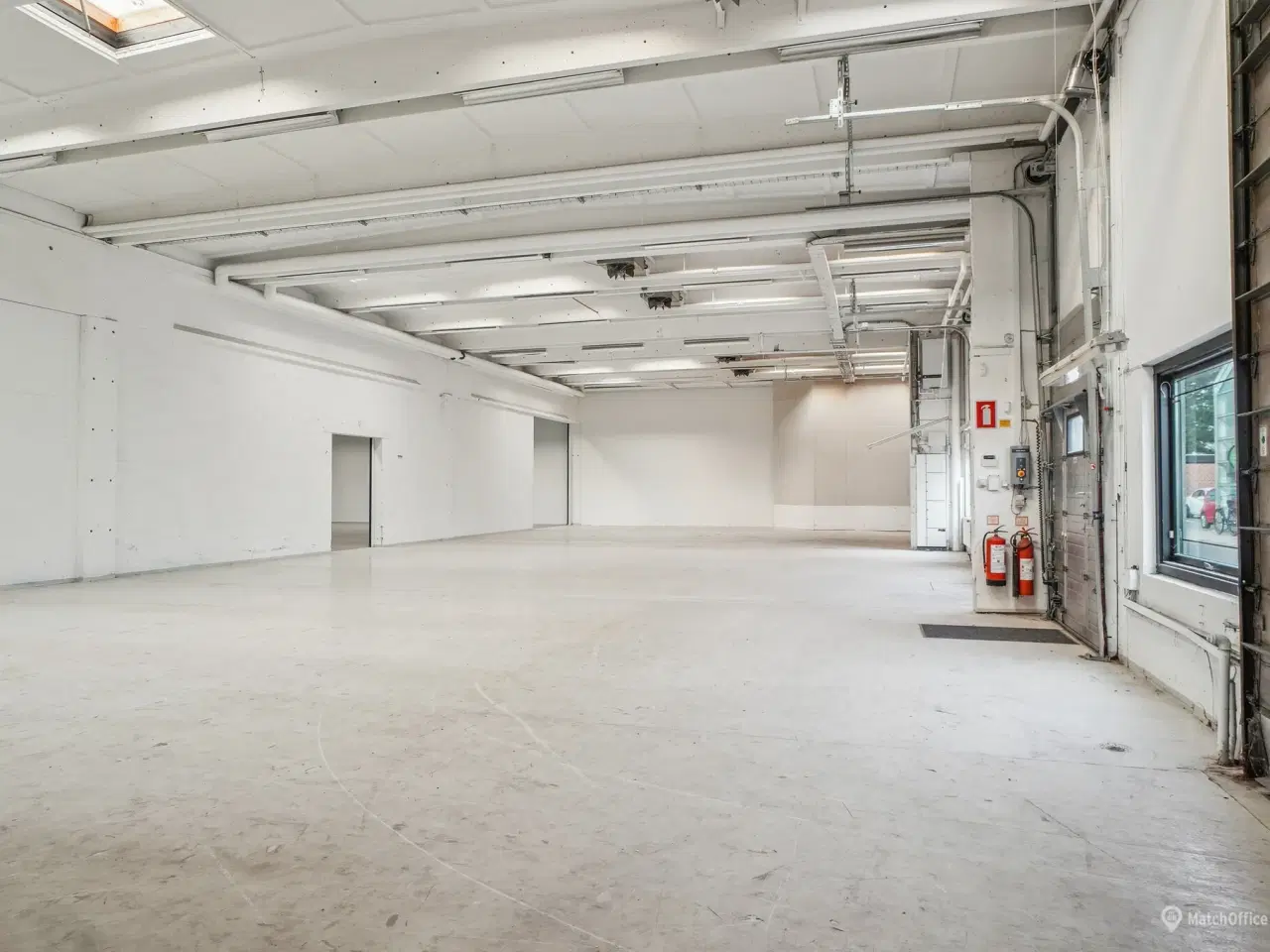 Billede 10 - Lager på 695 m² med høj loftshøjde og to elektriske porte