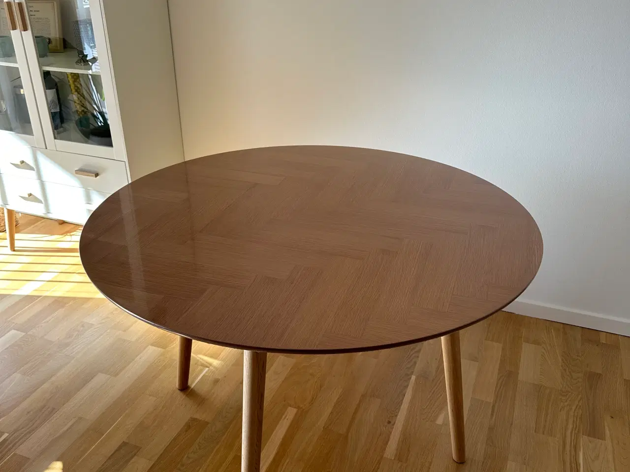 Billede 4 - Flot spisebord i egefiner og med sildebensmønster
