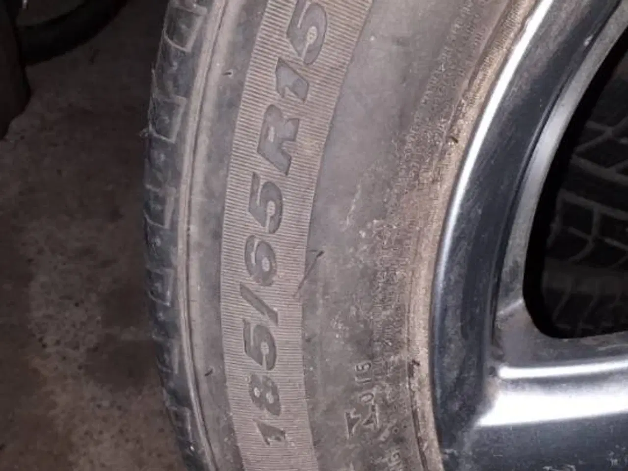 Billede 3 - 4 nye dæk på alufælge. Str 185/65 R15 