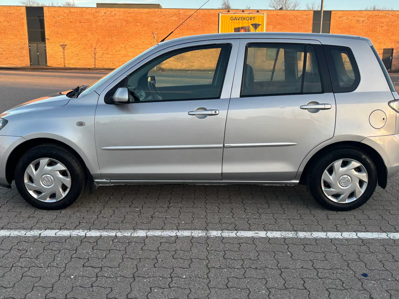 Billede 2 - Mazda 2  1,6 – Nysynet – Klar til sommer – 2006
