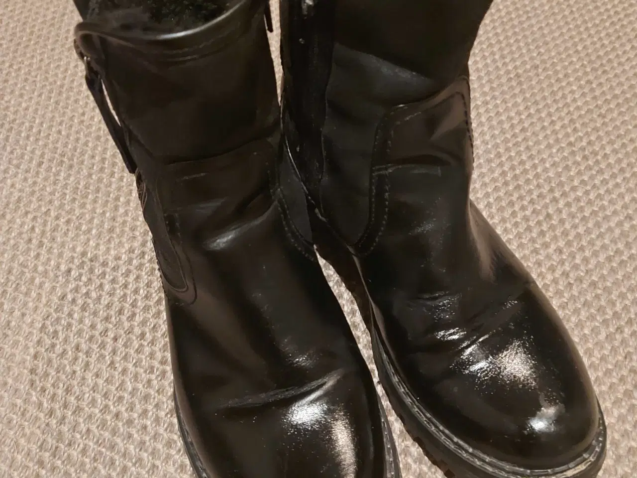 Billede 2 - Sorte støvler med foer 