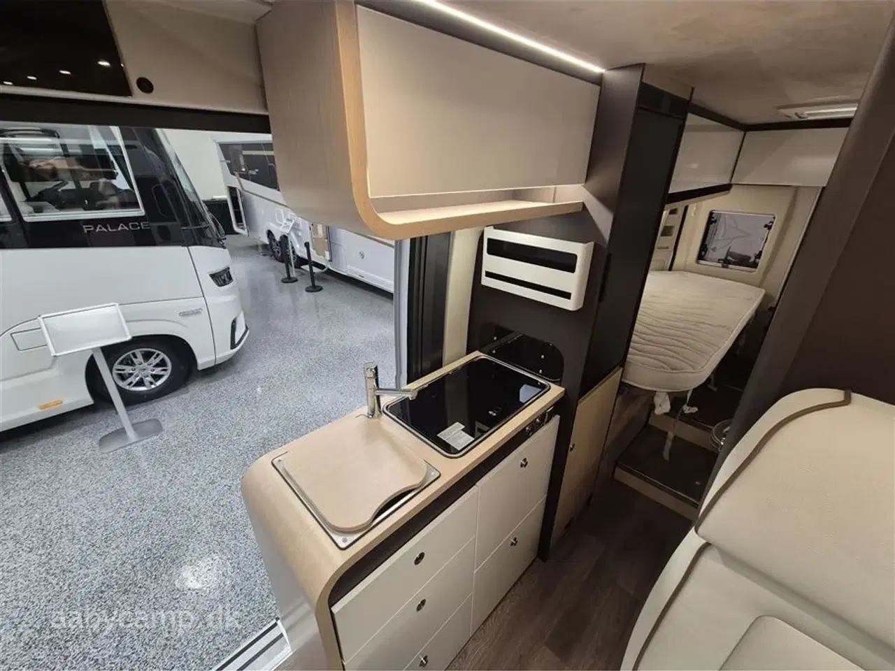 Billede 10 - 2026 - Autostar van 630LJ Design Edition   Luksus Van. Automatgaer. lædersæder.  Alufælge,  langsgående senge.