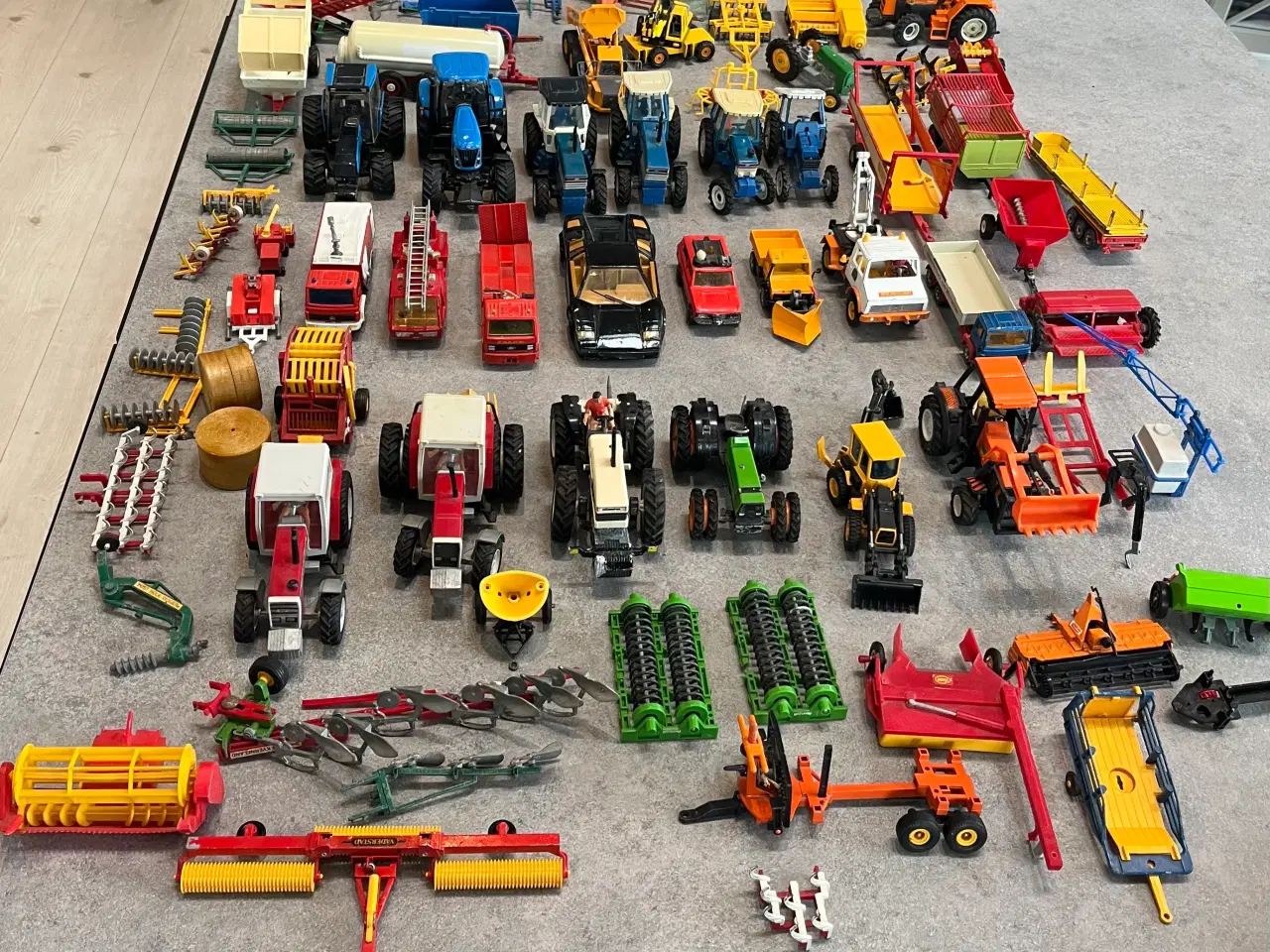Billede 5 - Model Traktor, halmpresser, høtyv, halm transport